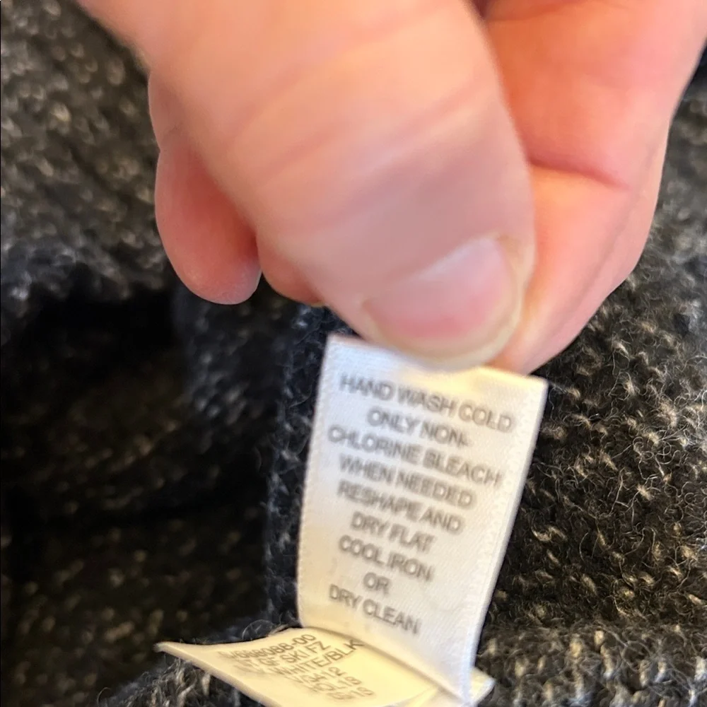 Banana Republic Men's Black wool front zip Sweater Size M EUC